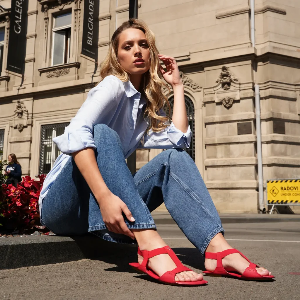 Bold Red Woman - Slika 6